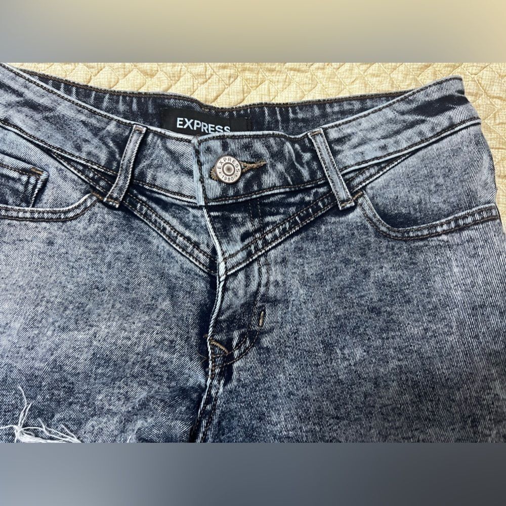 Express black acid wash low rise jean shorts 4 80s - Picture 8 of 9